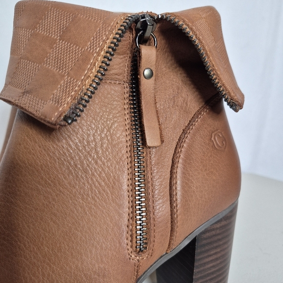 Carmela Collection by Xti Leather Fold-Over Block Heel Boots - Size 9 - Picture 10 of 15